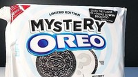 Mystery Oreo ini memang tidak dituliskan memiliki rasa apa di bungkusnya. Semua orang berhak menebak rasa apa yang ada dalam kemasan tersebut. Dari banyaknya tebakan, terungkap rasa sesungguhnya yaitu Fruity Pebbles. Foto: Istimewa