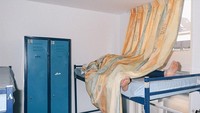 Uniknya, hotel ini malah bangga akan predikat tersebut (Hans Brinker Budget Hostel/Facebook)
