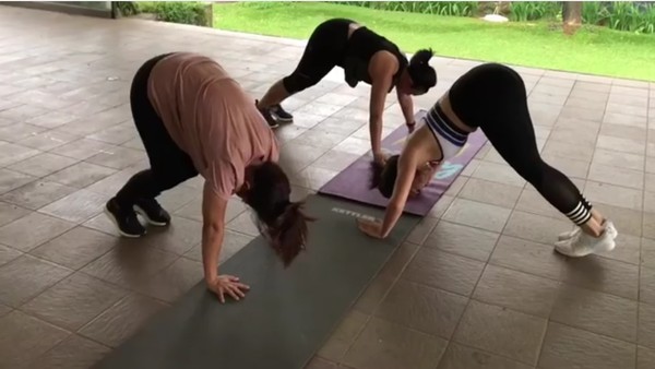 Foto: Oh My God! Saking Semangatnya Olahraga, Jidat Gisel Sampai Kejedug Lantai