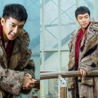 Drama fantasi ini di-setting di era modern. Sang Kera Sakti zaman now yang diperankan Lee Seung Gi pun berpakaian mencolok dengan mantel bulu tebal. Foto: Istimewa