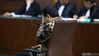 Majelis hakim menolak eksepsi atau nota keberatan yang diajukan Setya Novanto terhadap dakwaan jaksa dalam perkara dugaan korupsi proyek e-KTP. Sidang perkara tersebut pun dilanjutkan pemeriksaan saksi.