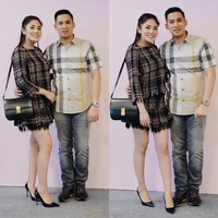 Satu lagi suami artis yang ganteng. Adalah suami penyanyi Nindy, Askara Parasady Harsono.  Foto: Instagram