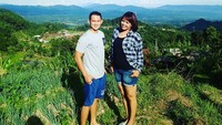 Sayangnya banyak netizen mengendus bahwa kedekatan mereka cuma untuk saling dongkrak. Foto: Instagram/elysugigi_real