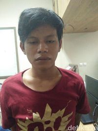Salah seorang pelaku pencurian spesialis minimarket di Bekasi.