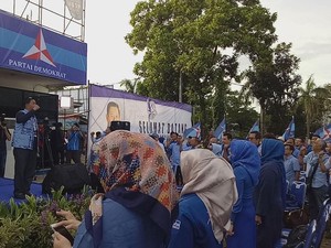 Jelang Pidato Politik SBY, Kader Padati Kantor DPC Demokrat Cibinong