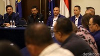 Untuk diketahui, Partai NasDem mengalihkan dukungan dari Gubernur Sumut petahana Tengku Erry di Pilgub Sumut ke Letjen Edy Rahmayadi dalam Pilkada Sumut 2018 ini.