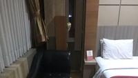 Sementara di foto lain yang diduga di lokasi kedua terlihat foto balkon. Pemandangan dari balkon juga serupa dengan yang ada di dalam video tersebut.