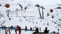 Pegunungan Alpen Prancis berada dalam siaga avalanche maksimum pada tanggal 4 Januari setelah badai Eleanor menyapu seluruh Eropa. Kebakaran juga terjadi menyusul badai ini. Foto: (JEAN-PIERRE CLATOT / AFP)