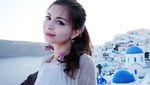 Foto: Gaya Liburan Presenter Bola Seksi, Sandra Olga