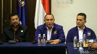 Sebelum memutuskan mengusung Edy, NasDem sebenarnya telah mendeklarasikan dukungan untuk Erry, Minggu (12/11/2017). Deklarasi itu bahkan dihadiri langsung Ketum NasDem Surya Paloh.
