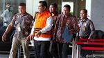Resmi Ditahan, Bupati HST Kalsel Pakai Baju Tahanan