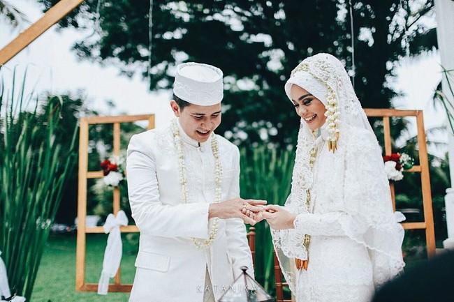 Haykal Kamil dan Tantri Namirah melangsungkan pernikahannya pada 25 Maret 2017. Pernikahan keduanya digelar dengan konsep garden party di The Lorge Hotel, Bogor. Foto: Instagram