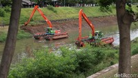 Pengerukan ini guna memaksimalkan fungsi sungai untuk mengatasi banjir.