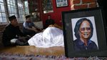 Melihat Kembali Tawa dan Keceriaan Almarhum Yon Koeswoyo