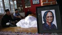 Yon Koeswoyo meninggal di usia ke-77 tahun. Pool/Palevi S/detikFoto.