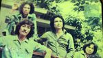 Kenang-kenangan Foto Koes Plus Milik Yon Koeswoyo