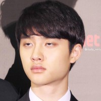 D.O EXO tak sengaja tertangkap kamera dengan kondisi wajahnya yang terlihat konyol. Foto: Istimewa