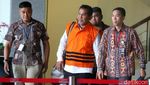 Resmi Ditahan, Bupati HST Kalsel Pakai Baju Tahanan