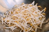 Cegah Keracunan Makanan dengan Menghindari 8 Makanan Ini