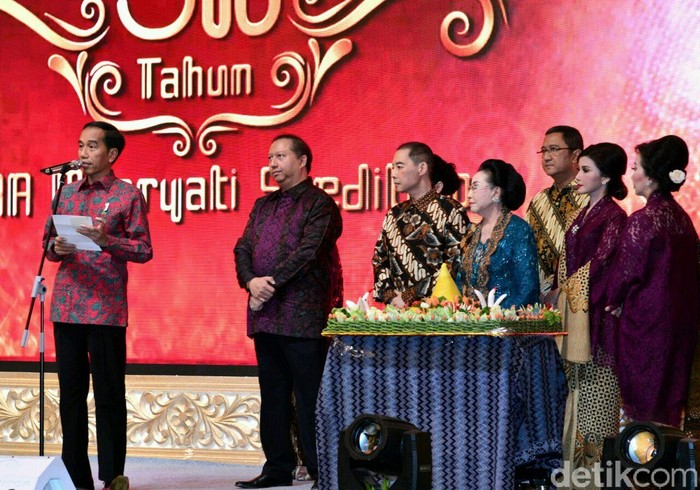 Jokowi Bacakan Puisi Perempuan-Perempuan Perkasa