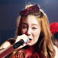 Wajah Taeyeon SNSD saat ia terlalu menghayati lagu yang dinyanyikannya. Foto: Istimewa