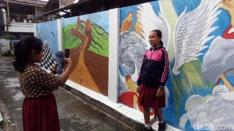 Menarik, Warga di Salatiga Ini Mengecat Lingkungan Jadi Warna-warni Menarik, Warga di Salatiga Ini Mengecat Lingkungan Jadi Warna-warni