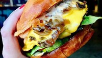 Olahan daging tidak terbuat dari daging sungguhan akan jadi populer. Start up  Impossible Food asal Amerika telah membuat patty burger yang telihat, berbau, dan memiliki rasa seperti daging sapi. Padahal sebenarnya terbuat dari gandum, kentang, dan bumbu khusus. Foto: Istimewa