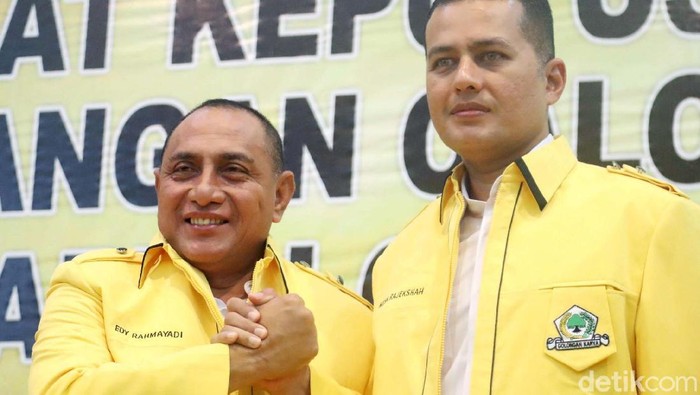 Golkar Umumkan Bakal Calon Kepala Daerah

Ketua Umum Partai Golkar Airlangga Hartarto berfoto bersama bakal calon kepala daerah di DPP Partai Golkar, Jakarta, Jumat (5/1/2018). Para bakal calon kepala daerah ini akan mengikuti Pilkada serentak pada tahun 2018. Grandyos Zafna/detikcom