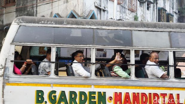 Jakarta Punya Metromini, Kolkata Punya Ini