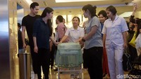 Sandra Dewi dan Harvey Moeis saat ditemui di RS Pondok Indah, Jakarta Selatan pada Jumat (5/1). Pool/Noel/detikFoto.