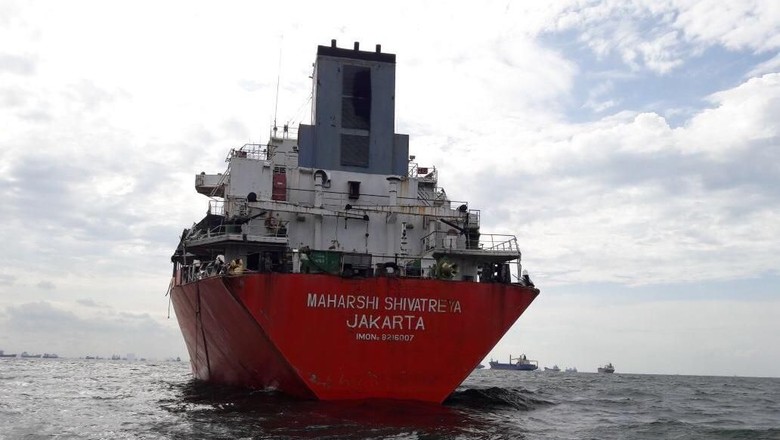 4 Pencuri Besi Kapal LPG Ditangkap di Perairan Teluk Jakarta 4 Pencuri Besi Kapal LPG Ditangkap di Perairan Teluk Jakarta
