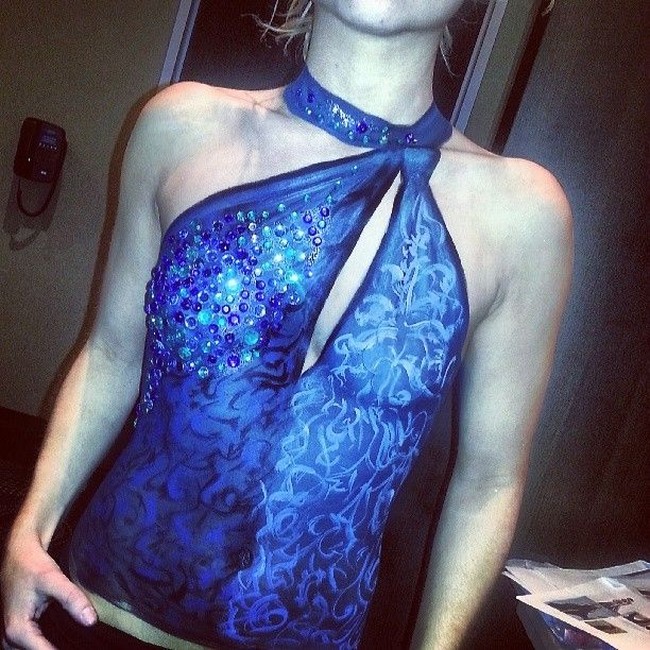 Jen dipuji banyak penggemarnya karena mampu melukis dengan detail di atas tubuh manusia sehingga lukisannya tampak seperti nyata. Foto: Instagram