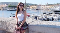Lewat Instagram, Sandra Olga kerap berbagi foto dirinya saat sedang liburan kepada 271 ribu orang followernya. Ini saat Sandra liburan ke Saint Tropez, Prancis. (Instagram/Sandra Olga)