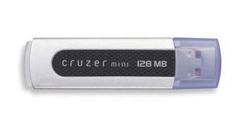 Flashdisk masih mahal harganya dan kapasitas 128 MB sudah dianggap besar. Tapi mulai banyak yang melirik. Foto: Istimewa