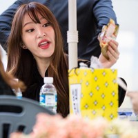 Idol wanita Hani dari grup EXID juga tampak terlihat lucu dengan ekspresi di foto ini. Foto: Istimewa