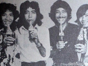 10 Lagu Koes Plus Terpopuler yang Paling Enak Didengar