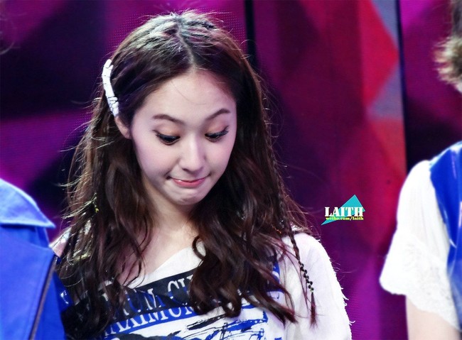 Pose aneh Krystal F(x). Masihkah ia terlihat cantik? Foto: Istimewa