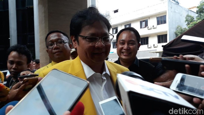Airlangga Rangkap Jabatan, PAN: Jokowi Langgar Janji Airlangga Rangkap Jabatan, PAN: Jokowi Langgar Janji