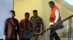 Resmi Ditahan, Bupati HST Kalsel Pakai Baju Tahanan