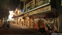 Mural lain juga dapat dijumpai di perempatan Nonongan, Kecamatan Serengan, Solo. Muralnya menggambarkan Bung Hatta, Chairil Anwar hingga Bung Karno (Randy/detikTravel)