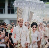Tarra Budiman dan Gya Sadiqah menikah di Bumi Sangkuriang, Bandung 22 April 2017. Tema adat Sunda menjadi pilihan Tarra dan Gya. Foto: Instagram