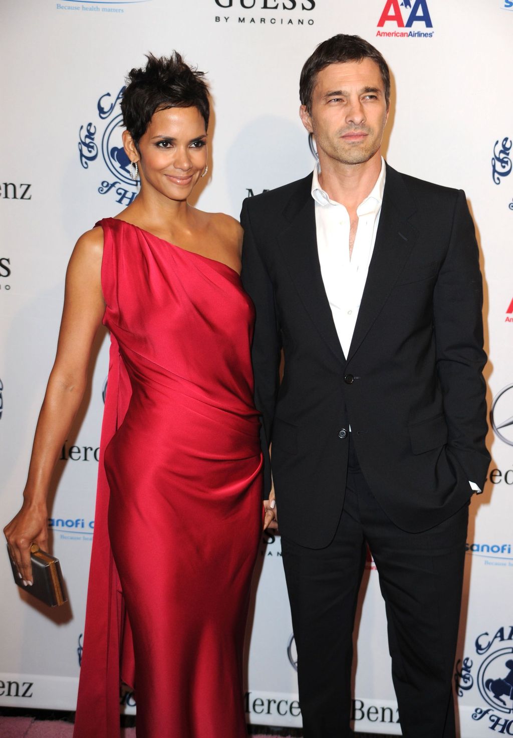 Halle Berry dan Pasangan