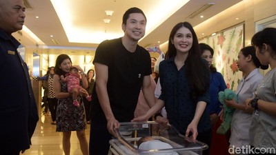 Potret Bahagia Keluarga Kecil Sandra Dewi