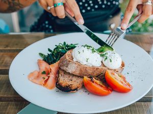 Makan Tiga Kali Sehari Bisa Bantu Turunkan Berat Badan, Ini Alasannya