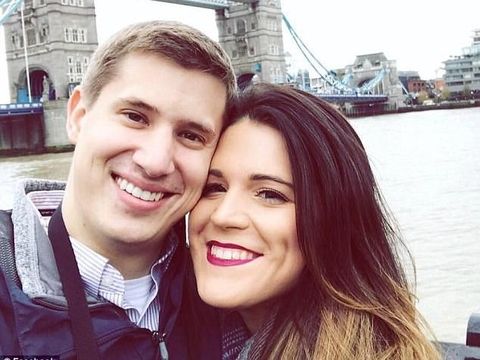 So Sweet! Pilot Lamar Pacarnya yang Pramugari di Depan Penumpang Pesawat