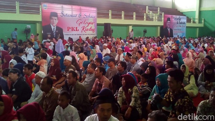PKL Kudus Berdoa Agar Rekomendasi Cagub Jateng Jatuh ke Musthofa