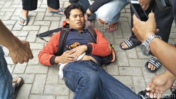 Penjambret di Tomang Robek Perut Korban dengan Celurit