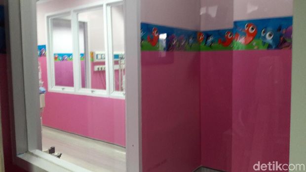Kelilingi RSUD Budhi Asih, Sandiaga Puji Ruang NICU yang Ramah Anak