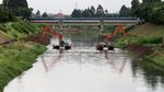 Melihat Pengerukan Kanal Banjir Timur