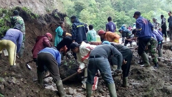 Tebing Setinggi 25 Meter di Magetan Longsor, 400 Jiwa Terisolir